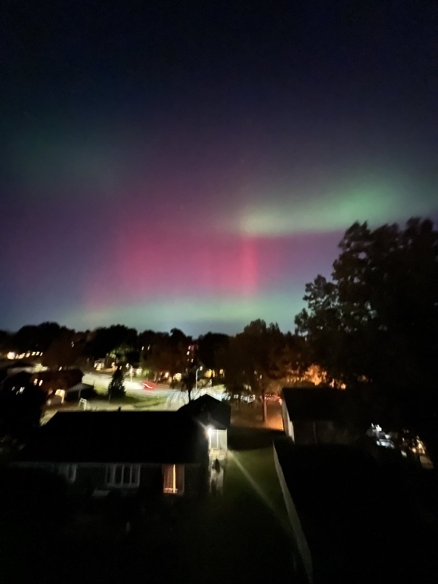 gitrdun6's tweet photo. Look up 👀 Off my deck to the North and West, and towards downtown. Taken with my phone no filter. Near the airport @WHOWeather @EdWilsonWX13HD @WXMegs @JeriannWX https://t.co/WX10bAGuun
