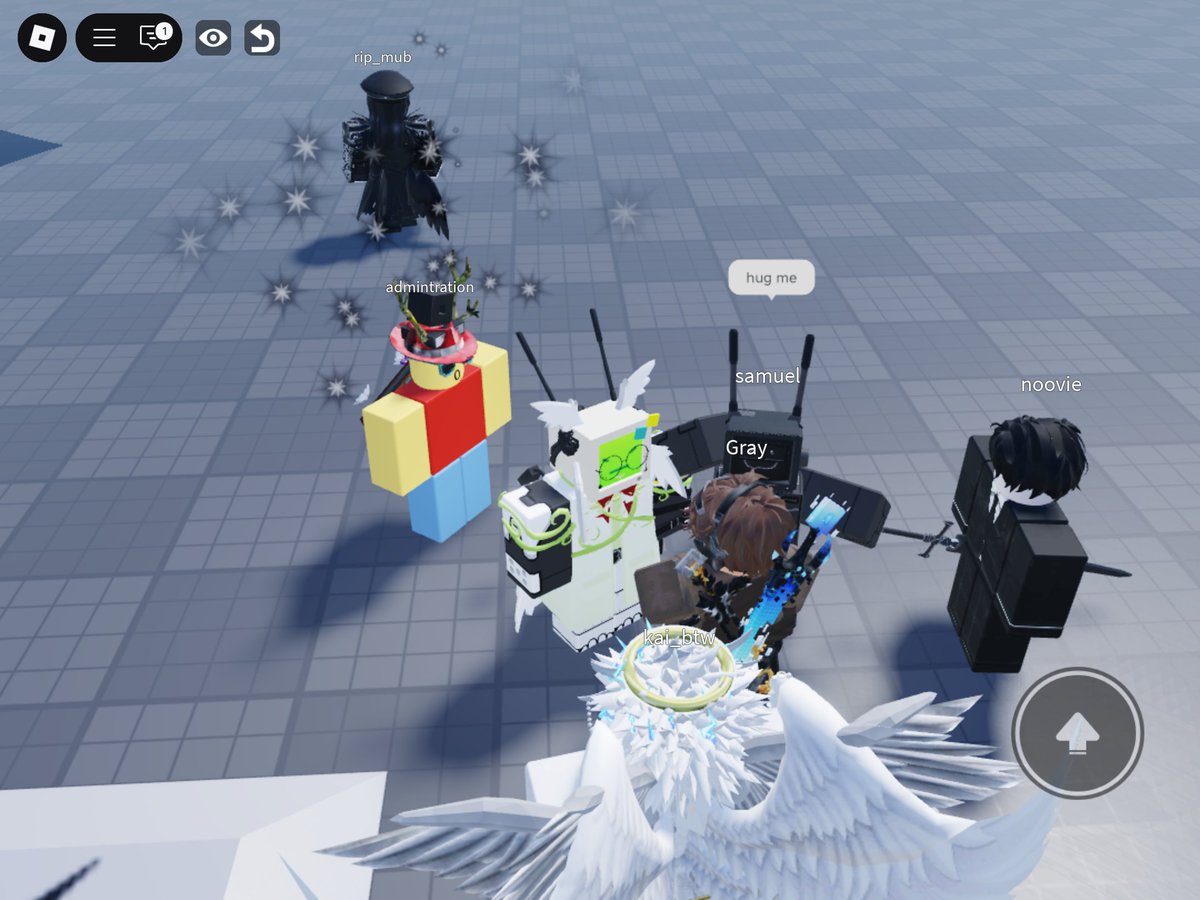 HelpfulGUI's tweet image. Hanging out with these guys. //