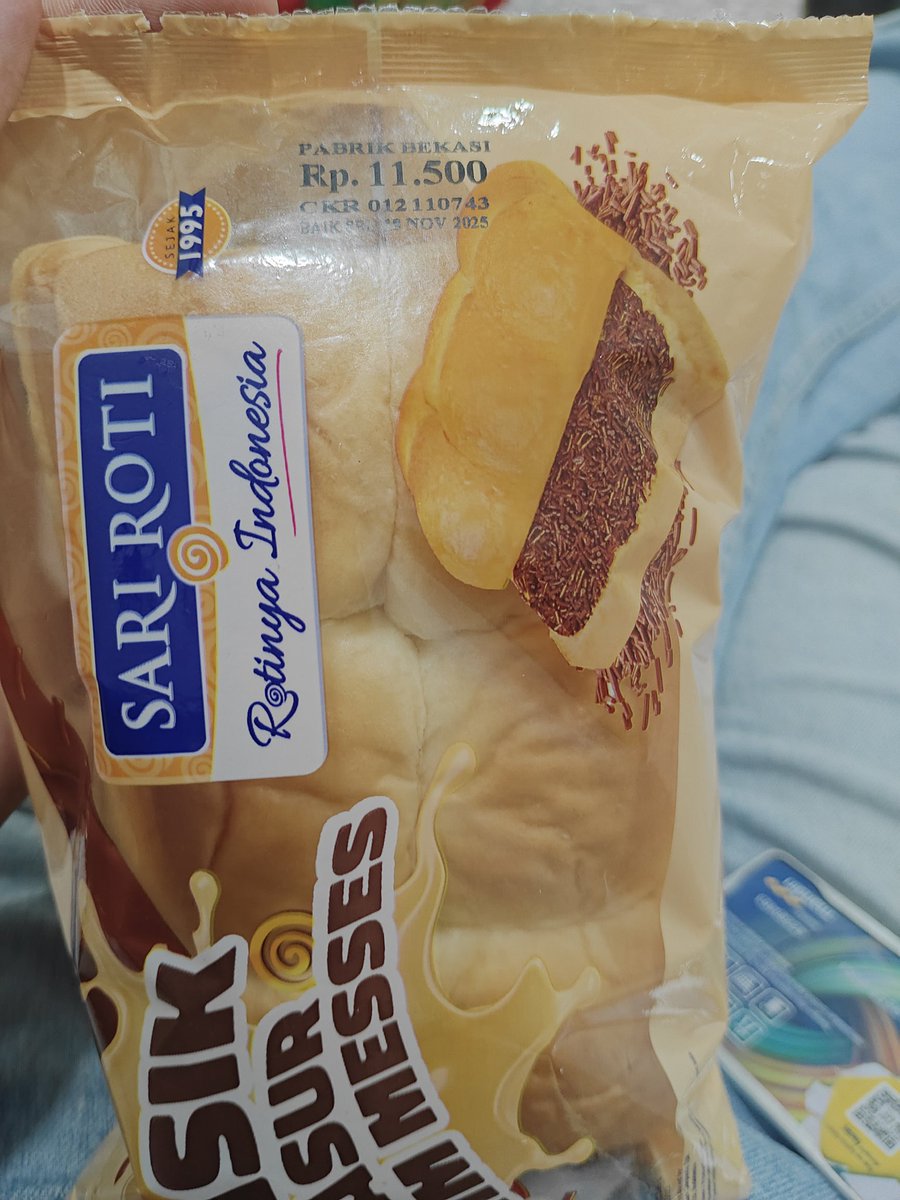 yoderi26's tweet image. Sepertinya terakhir kali saya beli roti ini harganya masih 10k 😅