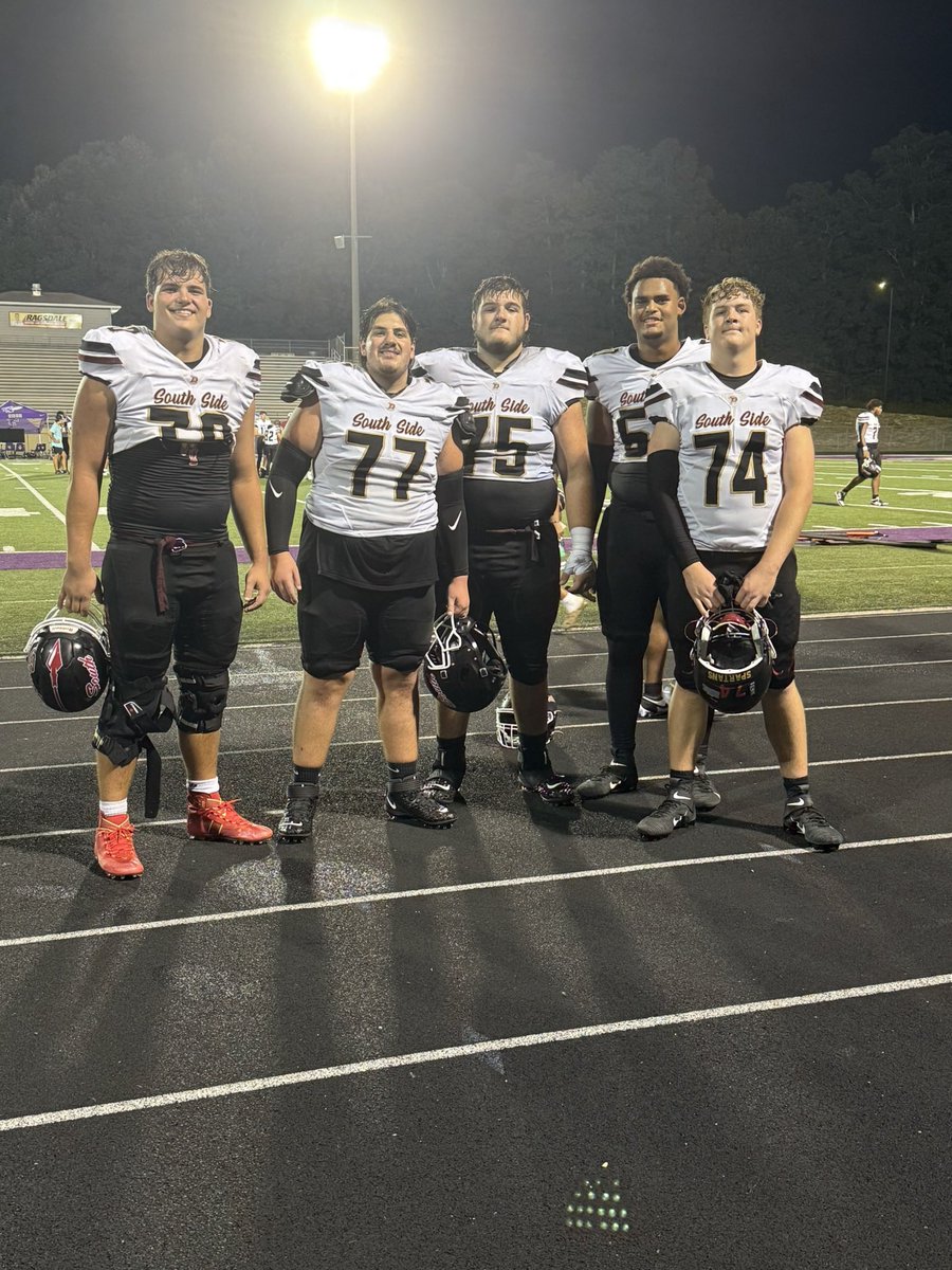 dixon_tamm48771's tweet photo. These five will always be my favorite O-Lineman! https://t.co/jdMgmBOmoi