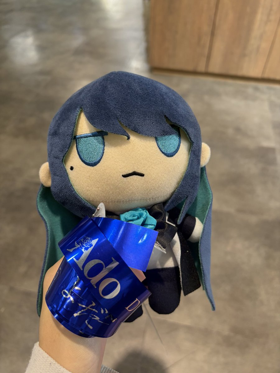 なんとなんと‼️朝ホテル出て歩いていたら銀テープ頂きました‼️‼️‼️
ほんとにありがとうございます🙇‍♀️
ご本人様に届きますように🙏🙏
 #Adoよだか  #Ado民