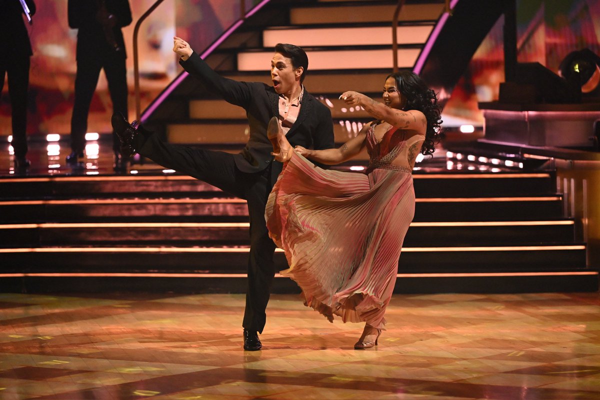 These Olympic Champs were absolutely golden!

Jordan Chiles &amp; Apolo Anton Ohno won their relay dance - gaining two extra points tonight!

Let’s keep it going, text JORDAN ten times to 21523 &amp; vote online at dwtsvote.abc.com!