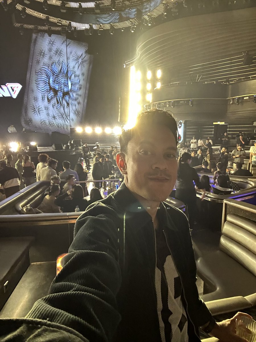 Party nite @ JKT! 🥳🎉🎊