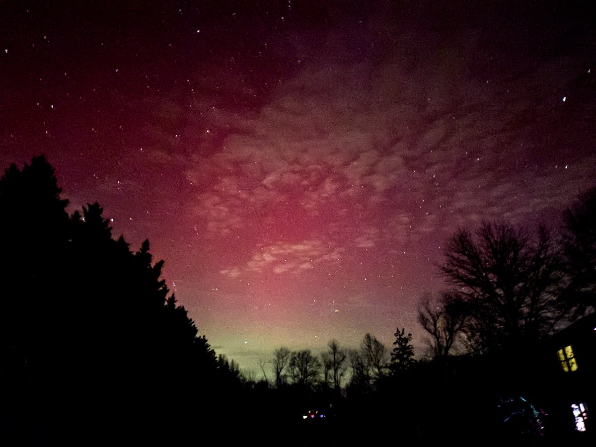 Seeing the Northern Lights for the second time in my life from my driveway in Virginia tonight.