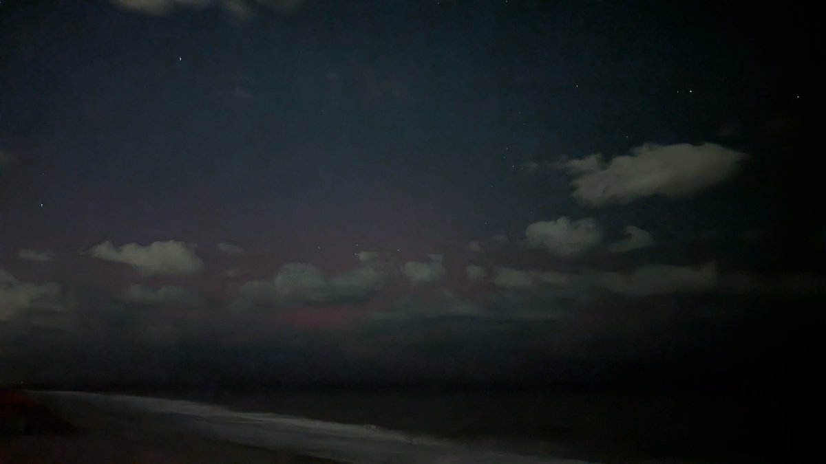 jsgoings1's tweet photo. Very faint, but definitely there #Auroraborealis in Vero Beach,FL!! https://t.co/9n3VQG775j