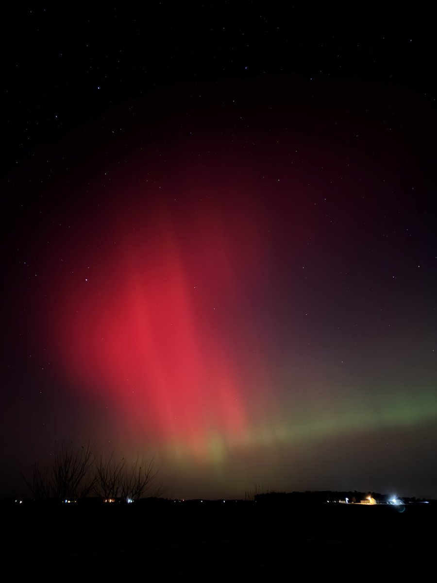 Saw on X a big solar event tonight so I peeked outside my farmhouse and saw this. Never seen anything this bright in my entire life. God is amazing. 🤓
Psalm 19:1a “The heavens are telling of the glory of God.”