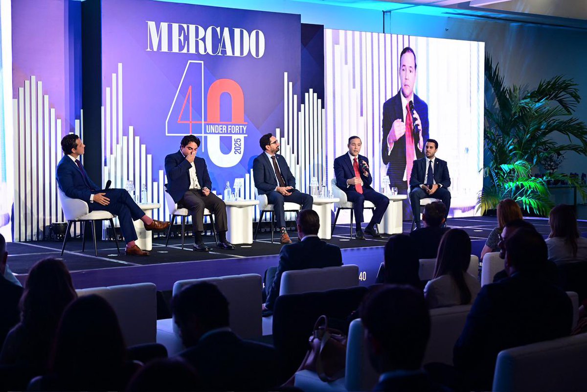 JohnnyPujols's tweet image. Agradezco a @RevistaMercado por la invitación al #40Under40 2025.

Conversamos sobre el reto de reconstruir la función pública de los partidos y recuperar la confianza ciudadana siendo un espacio de pensamiento y acción pública al servicio de la sociedad.

#Liderazgo…