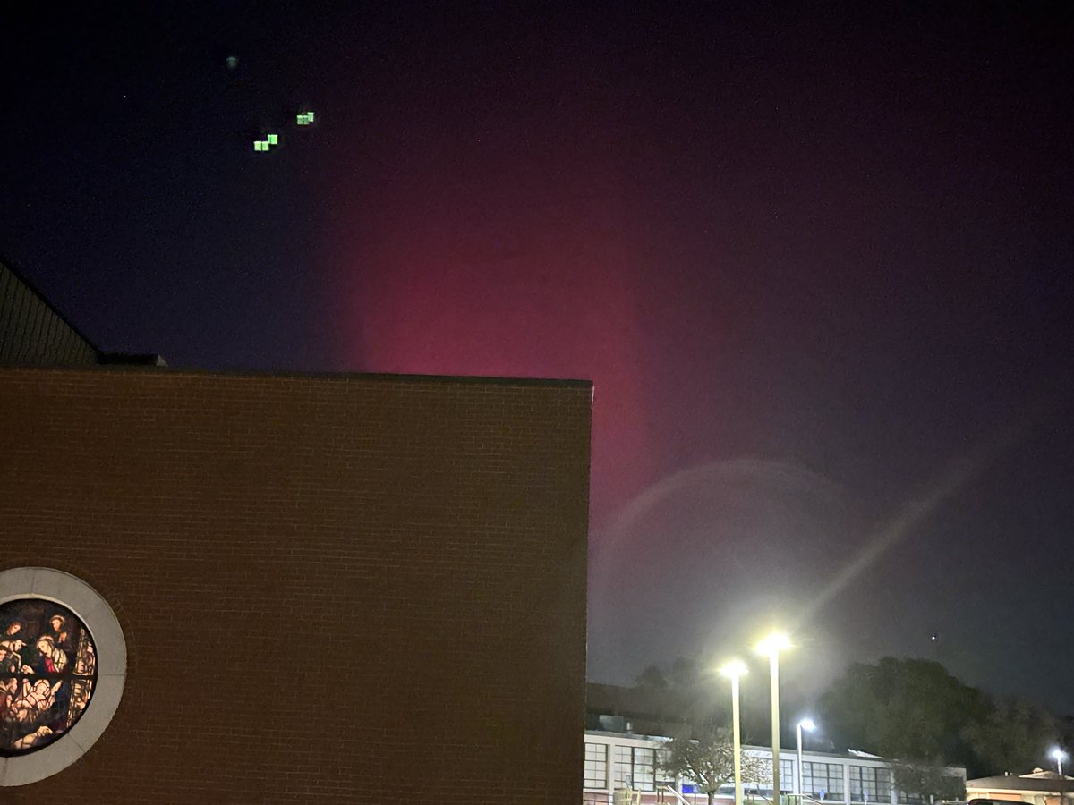 MsgrMike's tweet image. Camera caught the Northern Lights here in St. Louis