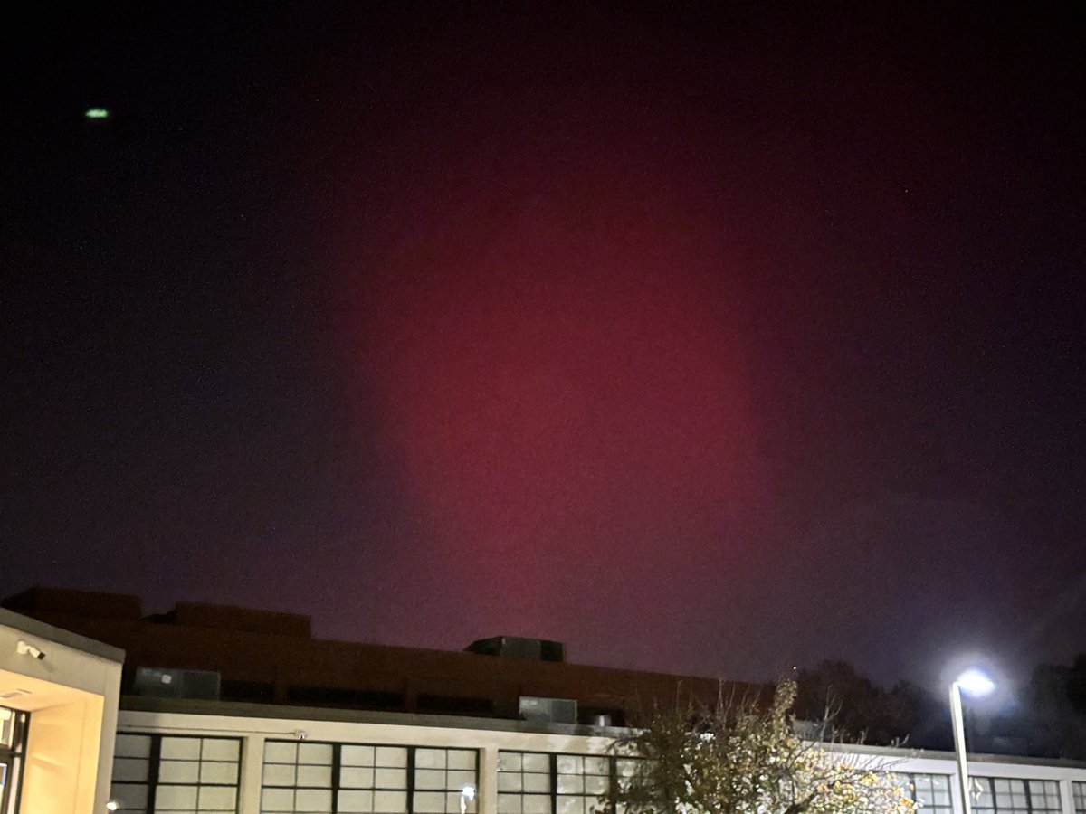 MsgrMike's tweet image. Camera caught the Northern Lights here in St. Louis