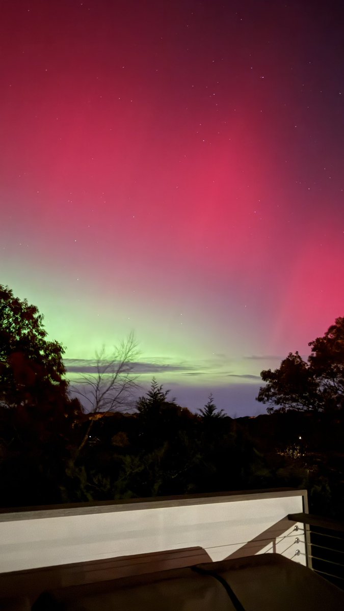 The Aurora Borealis making a beautiful appearance on Cape Cod tonight #capecod #auroraborealis
#aurora #capecodlife