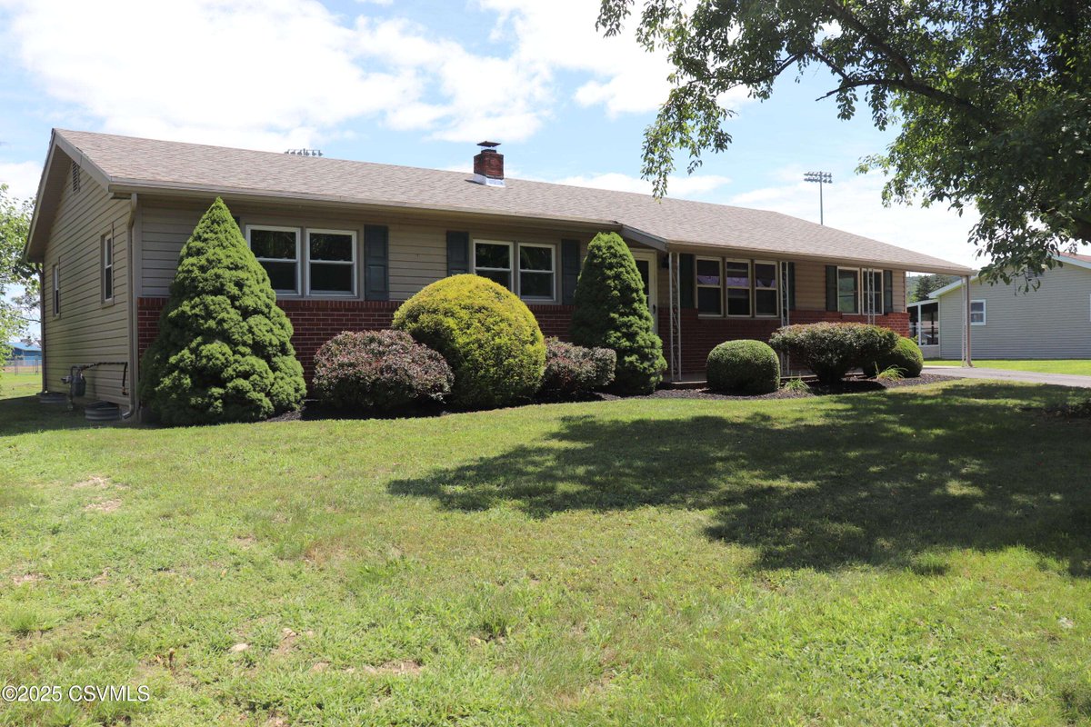 KeyPartnersReal's tweet image. Listing Address: 252 MCGUIRE PARK DR, Bloomsburg, PA 17815
Listing Price: $280,000
Schedule a showing and request more information here: keypartnersrealty.com/d8rdwvie