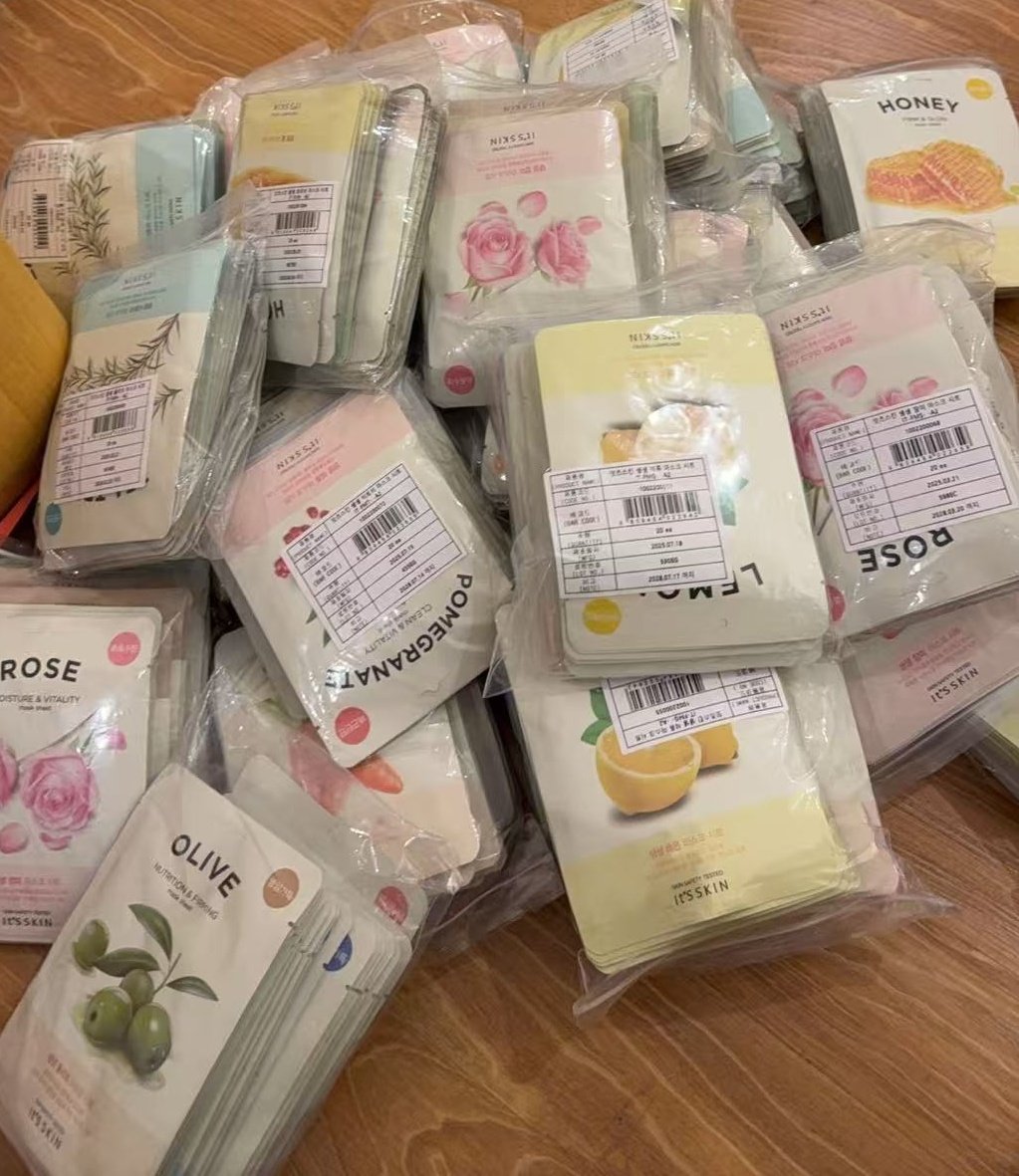 Gary16650's tweet image. เปิดแผง The Fresh Mask Sheet ของ Its Skin ค่ะ 
จากปกติ 20 แผ่นราคา 1380 บาท ลดเหลือเพียง 450 บาทเท่านั้น 
มี 4 sets ให้เลือกได้ตามชอบได้เลยค่ะ สนใจ DM ได้เลยนะคะ

#ITSSKINxPondNaravit
#ITSSKIN #TheFreshMaskSheet
#ตลาดนัดgmmtv #ตลาดนัดgmm 
#ตลาดนัดปอนด์ภูวิน #ส่งต่อมาส์กหน้า