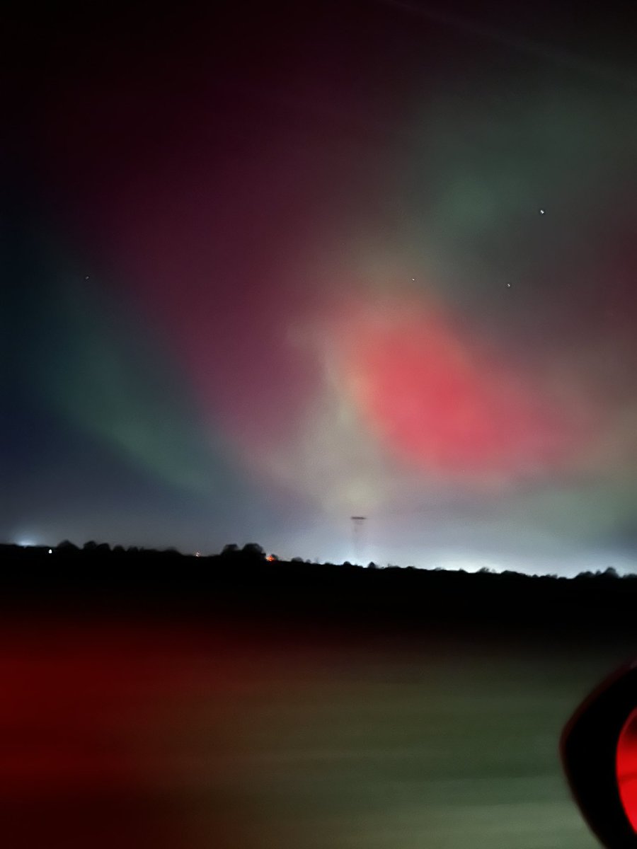 jenny_jangles's tweet photo. @rawsalerts Central Illinois around 10:30 pm. It was so cool! https://t.co/dwLZzqmXBr