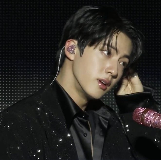 fallingakgae's tweet photo. hes not that young even actually, thats a 56789 years old vampire as far as i remember :/ https://t.co/XoLCkUsS47