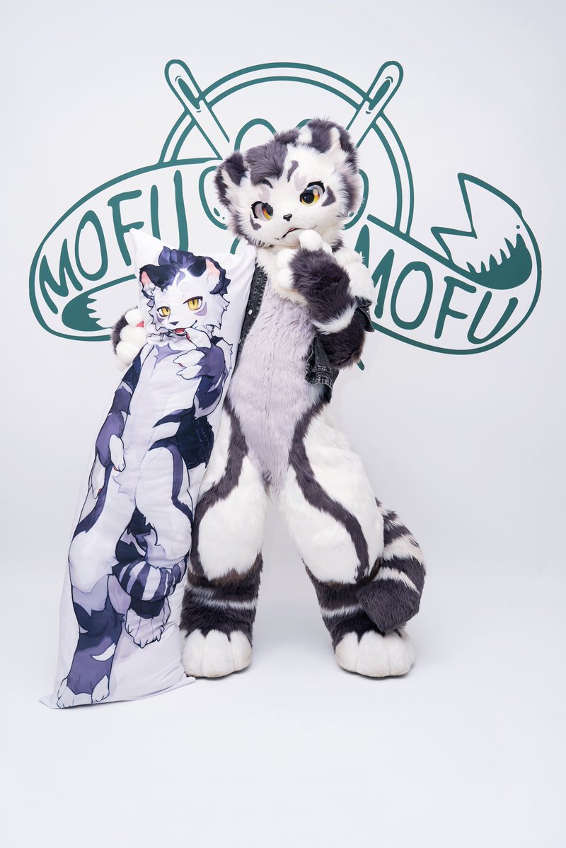 FurryGintan's tweet image. 今回韓国で抱き枕初販売！！
ながべさんとMao Jさんがデザイナーを担当しました！！
数が少ない、皆んな早く来てね！
#FURSTCLASS