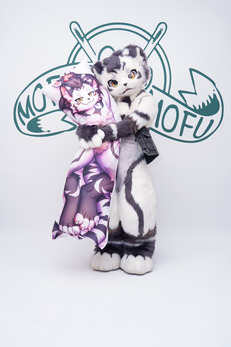 FurryGintan's tweet image. 今回韓国で抱き枕初販売！！
ながべさんとMao Jさんがデザイナーを担当しました！！
数が少ない、皆んな早く来てね！
#FURSTCLASS