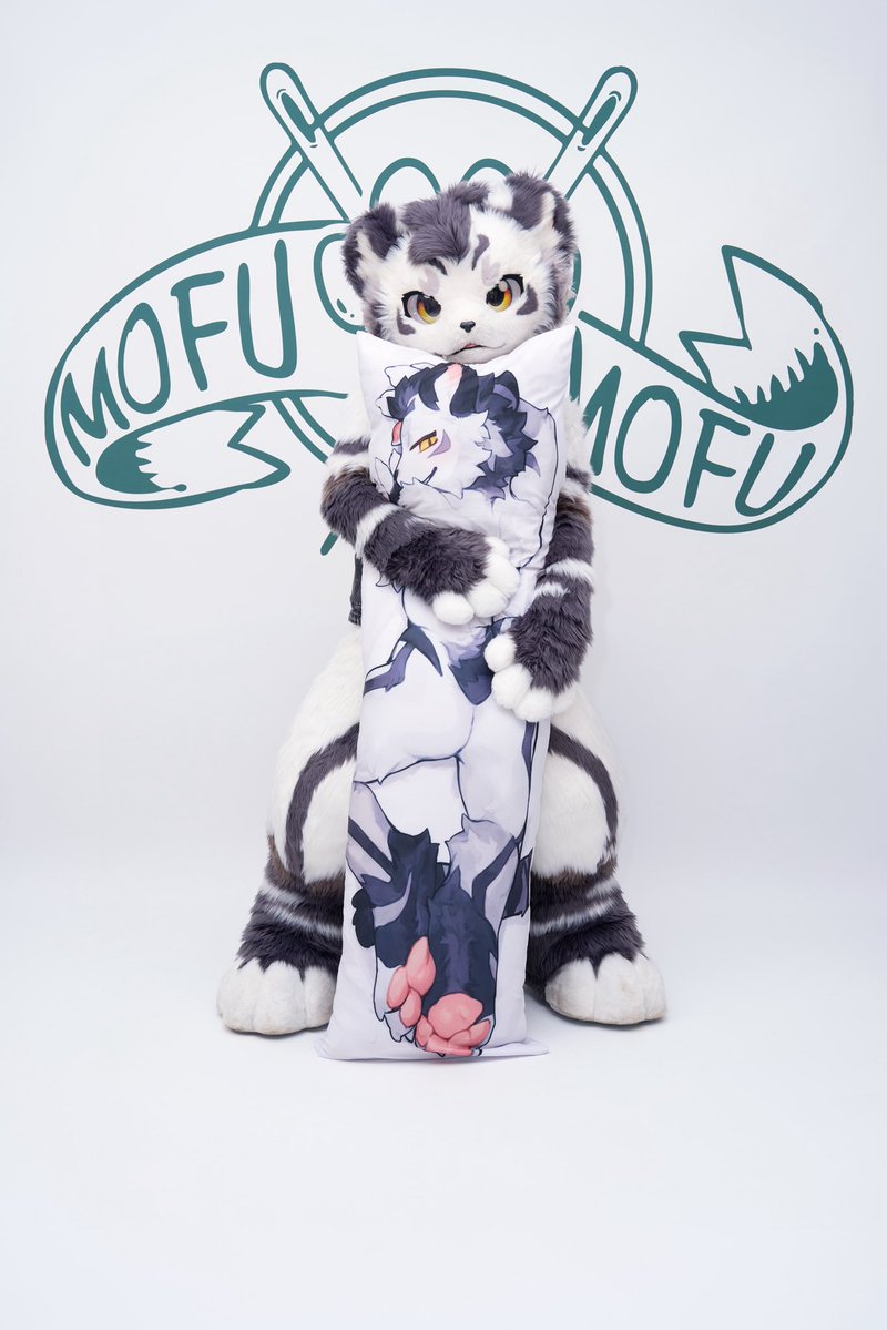 FurryGintan's tweet image. 今回韓国で抱き枕初販売！！
ながべさんとMao Jさんがデザイナーを担当しました！！
数が少ない、皆んな早く来てね！
#FURSTCLASS