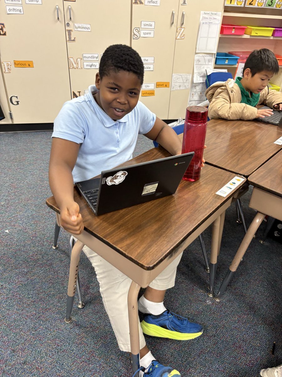 KDavis_5K's tweet image. Today I introduced @Mentimeter for a Social Studies Brain Dump 🧠
One of my students said this activity was a dream ❤️ @PetroskyPirates @MartinezAM42 #techintegration
#thejoyontheirfaces