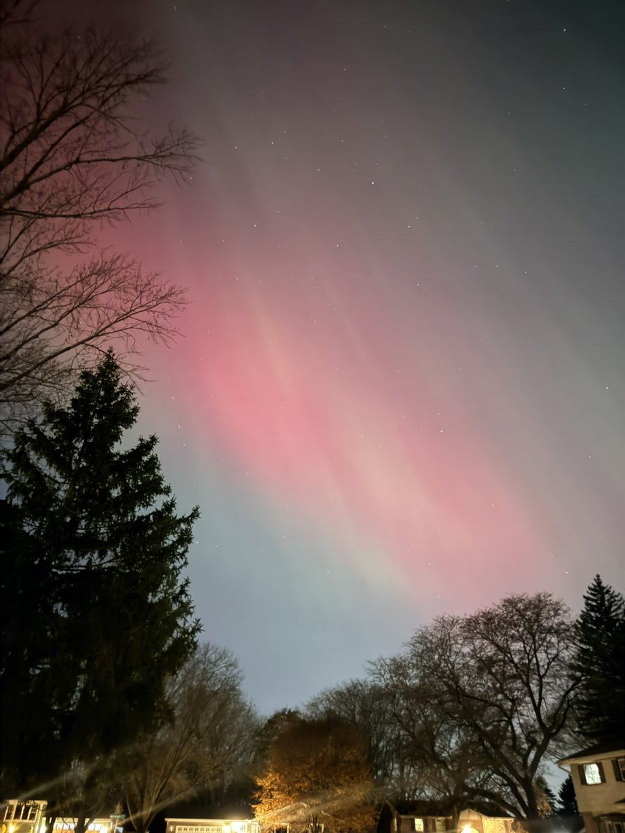 DavidLoomis's tweet photo. Aurora Borealis https://t.co/Ujg3RUWGo2