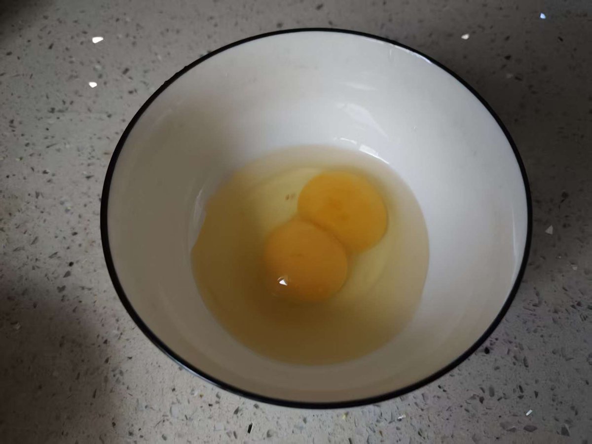 Double-yolk egg—something wonderful is bound to happen today!