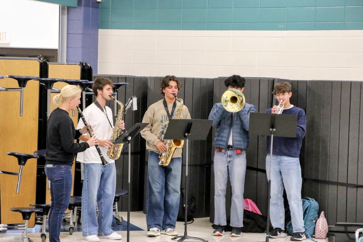 FPSDistrictWI's tweet image. FHS held a special Veterans Day Breakfast yesterday. Vets shared stories and visited with students. Thank you tall who have served. #BetterCommunity