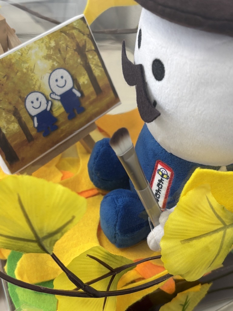 流行りに乗っかり雪のAI加工を施しましたが、弊社窓口のよむよむくんはいまはこちらのお姿です。