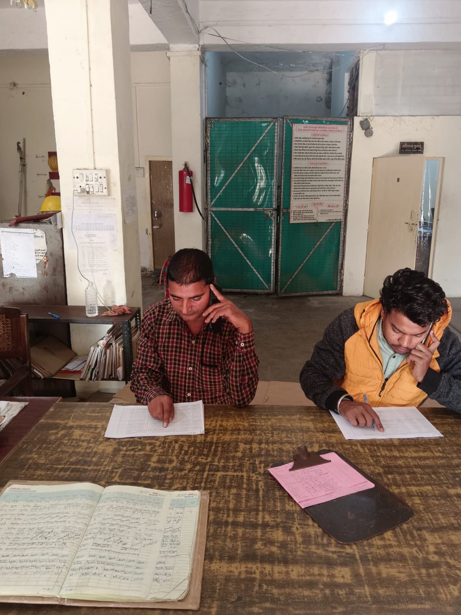 मण्डल राजभवन के वितरण खण्ड राजभवन के अंतर्गत 33/11 के0वी0 विद्युत उपकेंद्र जवाहर भवन/डालीबाग सब स्टेशन पर स्मार्ट मीटर के उपभोक्ताओं से कॉलिंग के माध्यम से रिचार्ज करवाने और ऐप डाउनलोड करने हेतु फोन किया जा रहा है। <a href="/Mvvnlcisgomti2/">CE Lesa Central Zone</a>