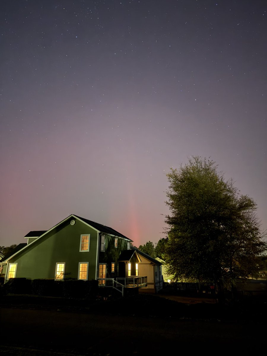 Bridget_NewGirl's tweet image. Can kind of see some pillars in there. #Aurora #InmanSC