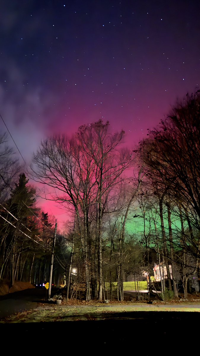 Aurora in central MA about an hour ago!