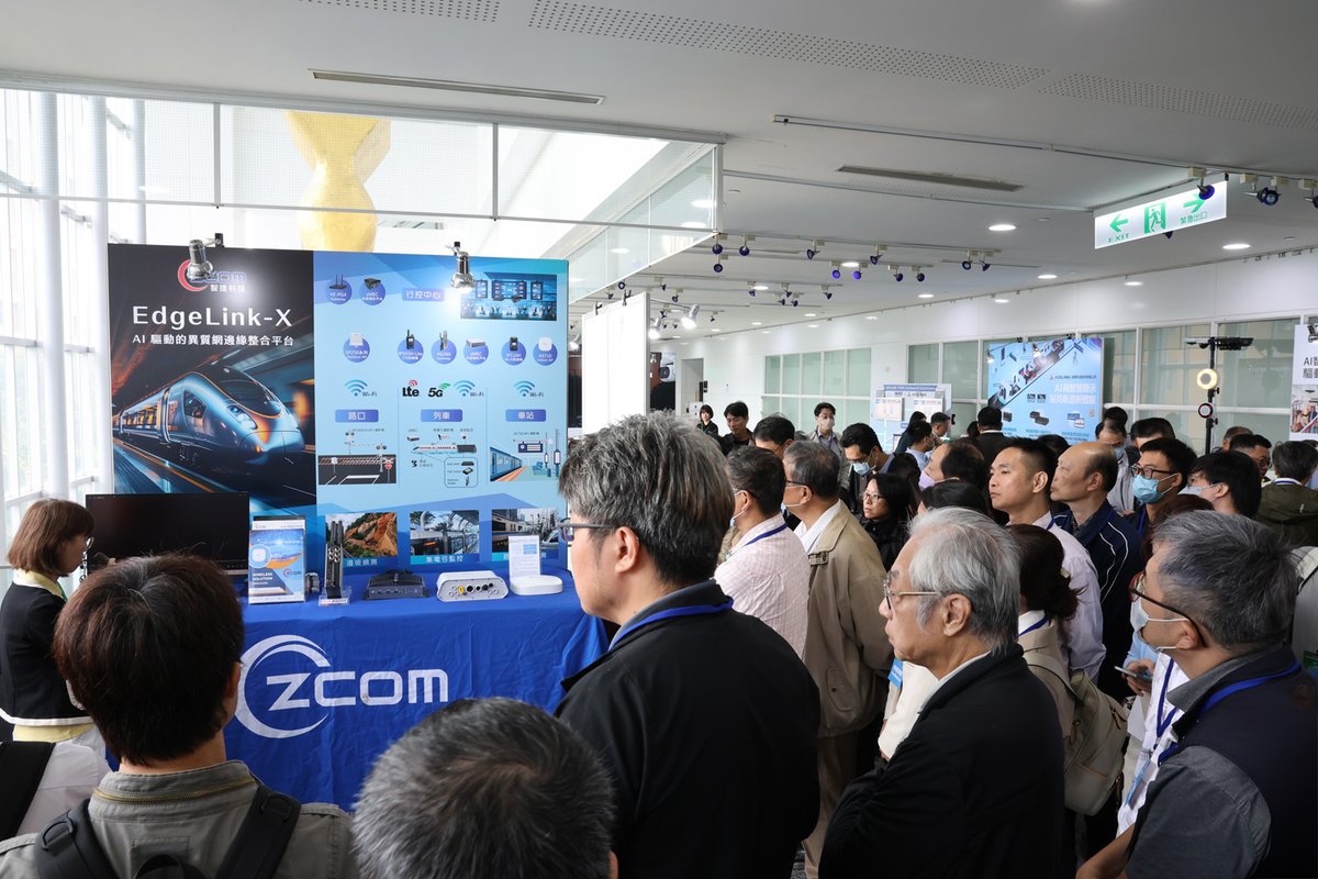 ZComGlobal1's tweet image. Z-COM wrapped up a successful showing at the 2025 Smart Rail Forum!
We introduced the AI-driven EdgeLink-X Heterogeneous Platform, achieving Wi-Fi 7/5G convergence for extreme communication resilience in rail transport.
#SmartRail #ZCOM #AI