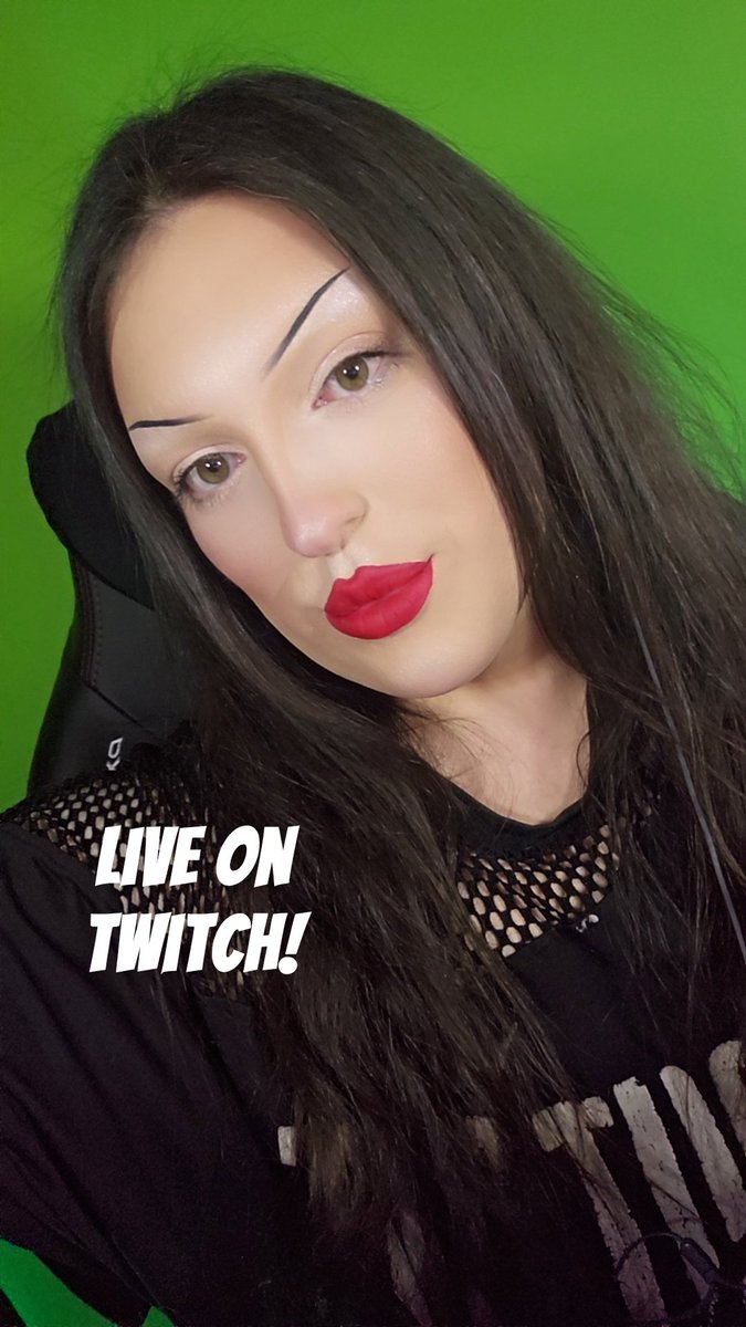 SpookySnowflake tweet media