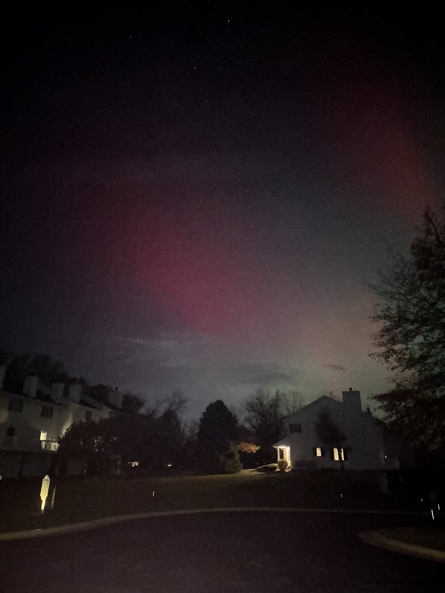 schless09's tweet photo. Northern Lights from Milton, WI https://t.co/4DbJOTJ6wk