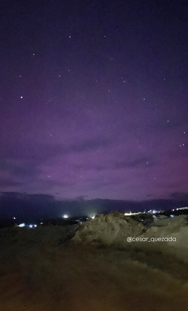 AHORA !!

Presencia de Auroras Australes desde Punta Arenas junto a la Cruz del Sur!!

Sector monte Fenton/Laguna Lynch 

Una maravilla!! ✨🌌

#puq <a href="/RedGeoChile/">Red Geocientífica de Chile</a> 
Punta Arenas, Capital de la Patagonia 
Ciudad Antártica 🇦🇶 🇨🇱