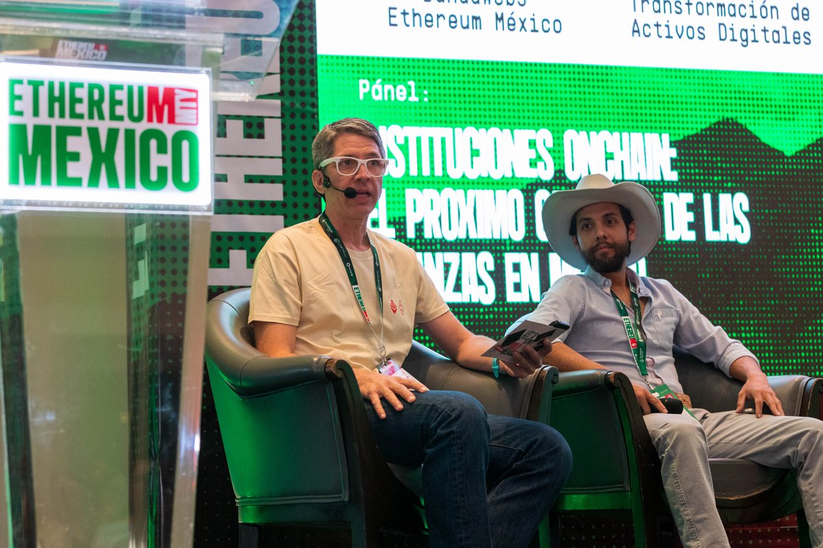 NodoLatino's tweet image. ¿Cómo logramos que las instituciones se vuelvan on-chain? 

Durante el panel de Instituciones On-chain durante #ETHMexico🇲🇽 @HumbertoBesso conversó con Ale RaMo y Javier Murga sobre cómo acercar #blockchain a empresas, asociaciones y gobiernos de forma realista y colaborativa.