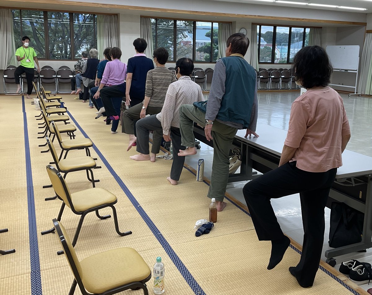 inabeshakyo's tweet photo. 少しずつ肌寒くなってきましたが、「運動コース」は11月も熱く！元気に！開催中です。
11月の日替わりプログラムなど、詳細については、添付のチラシをご確認ください。
＊11月14日（金）と11月21日（金）については、会場が員弁老人福祉セン
ターに変更となります。

＃社協 ＃介護予防 ＃運動コース https://t.co/F5i9LgN5zB