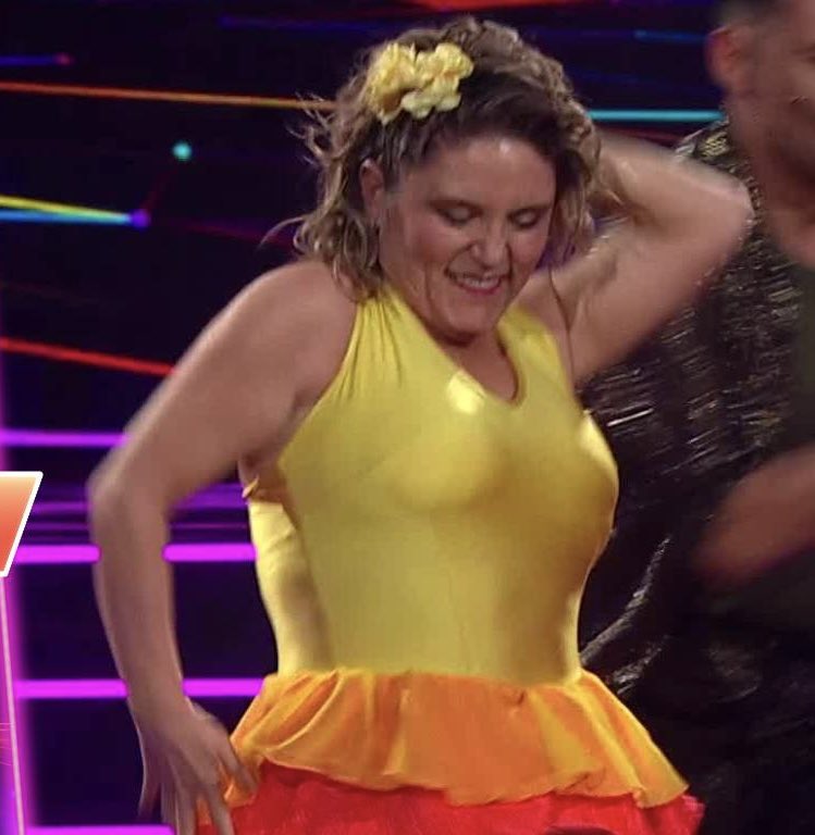 Epograf's tweet image. La extraño 🥺💛  #fiebredebailechv