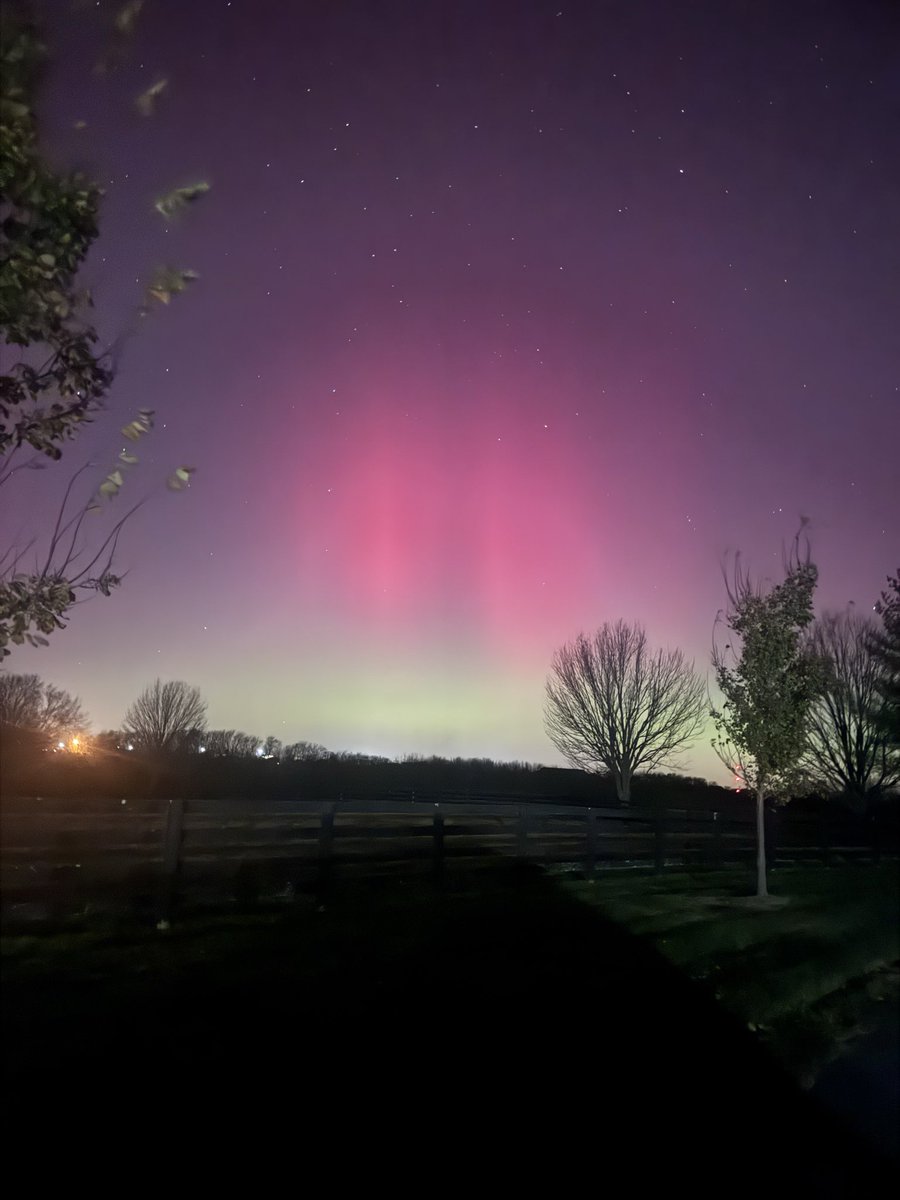 EnderWiggins_'s tweet photo. @Kentuckyweather best pic I’ve taken yet. I’m on the verge of crying I never thought I would witness this cosmic event. 😭 https://t.co/eBIvq20aAK