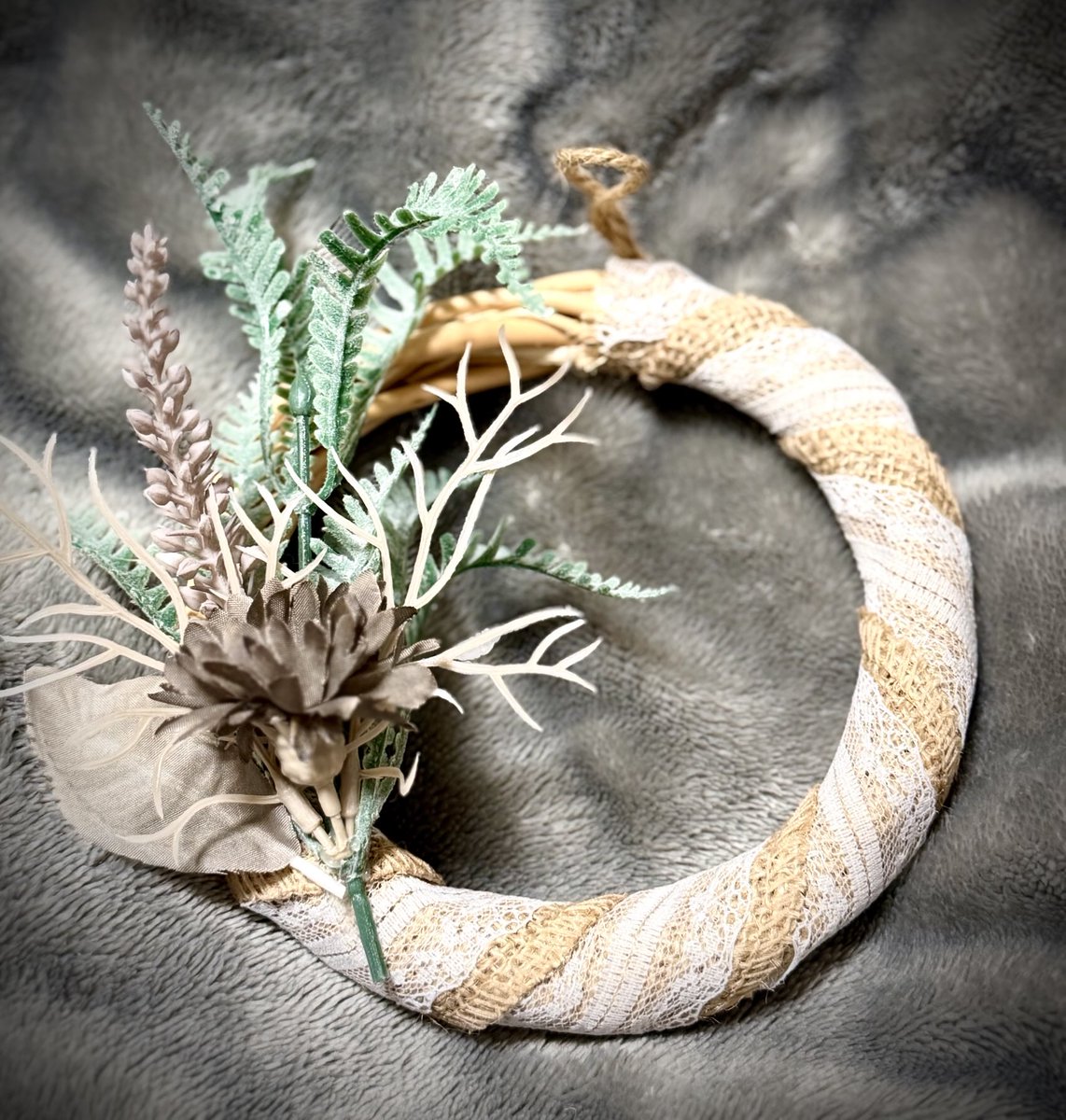 リースを作りました。
久しぶりのグルーガン♪