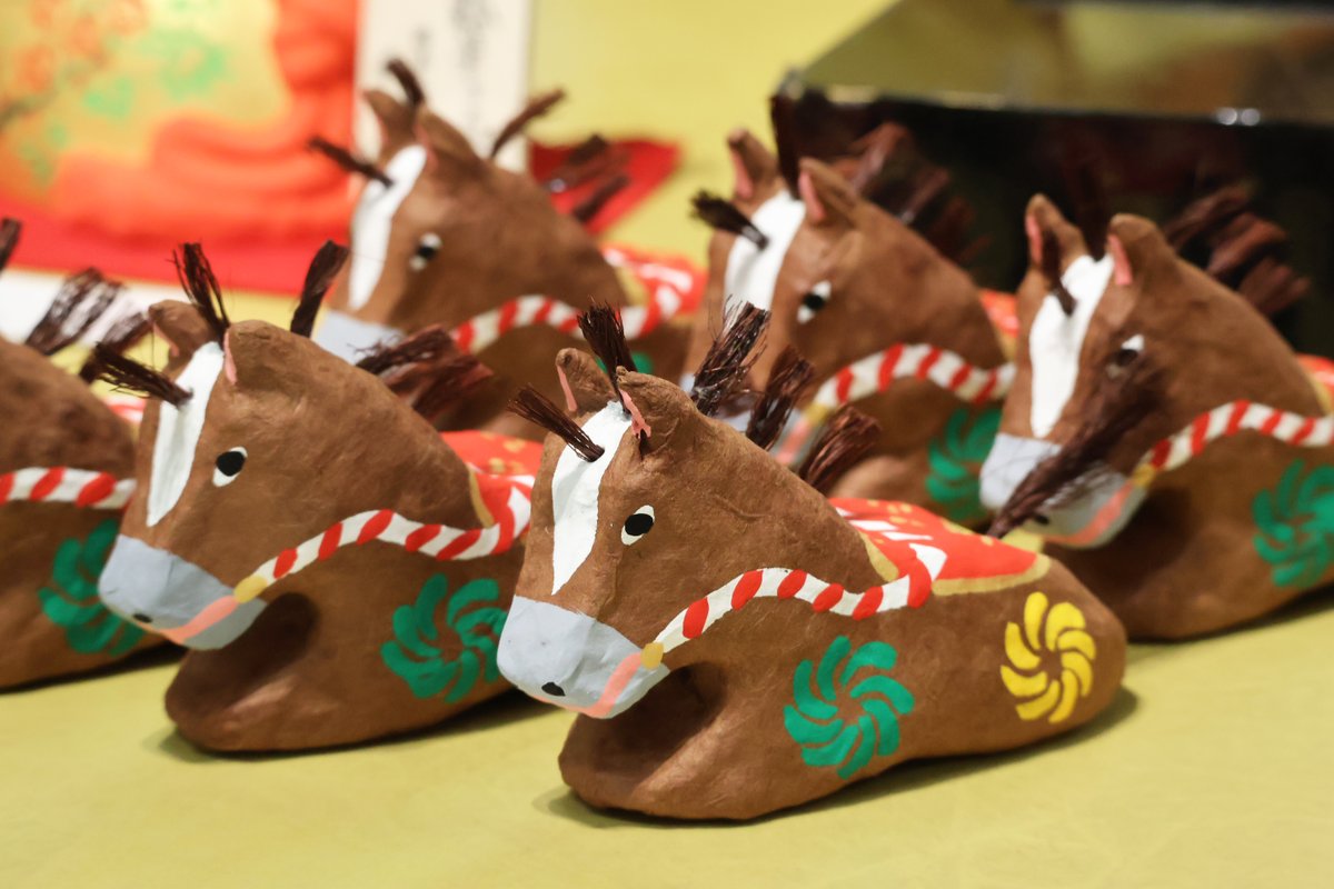 【オーダー用】数量限定ミドルサイズ干支絵馬 カッティングダイ 館内の中央展示が、いっそう賑やかに🐎 それぞれの表情や姿に個性が