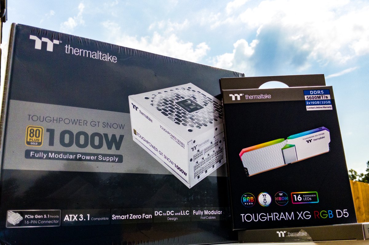 ThermaltakeInc's tweet image. ⭐️Thanks @shadowbuilds_ for sharing!

👉TOUGHPOWER GT Snow: reurl.cc/YkW1QL
👉TOUGHRAM XG RGB D5: reurl.cc/ORX1DR

#Thermaltake #view290 #PCBuild #PowerSupply #White #NativePCIEGen51 #PCIeGen51 #PSU #ToughpowerGT #IntelATX31 #ATX31 #RTX50PSU #MemoryDDR5
