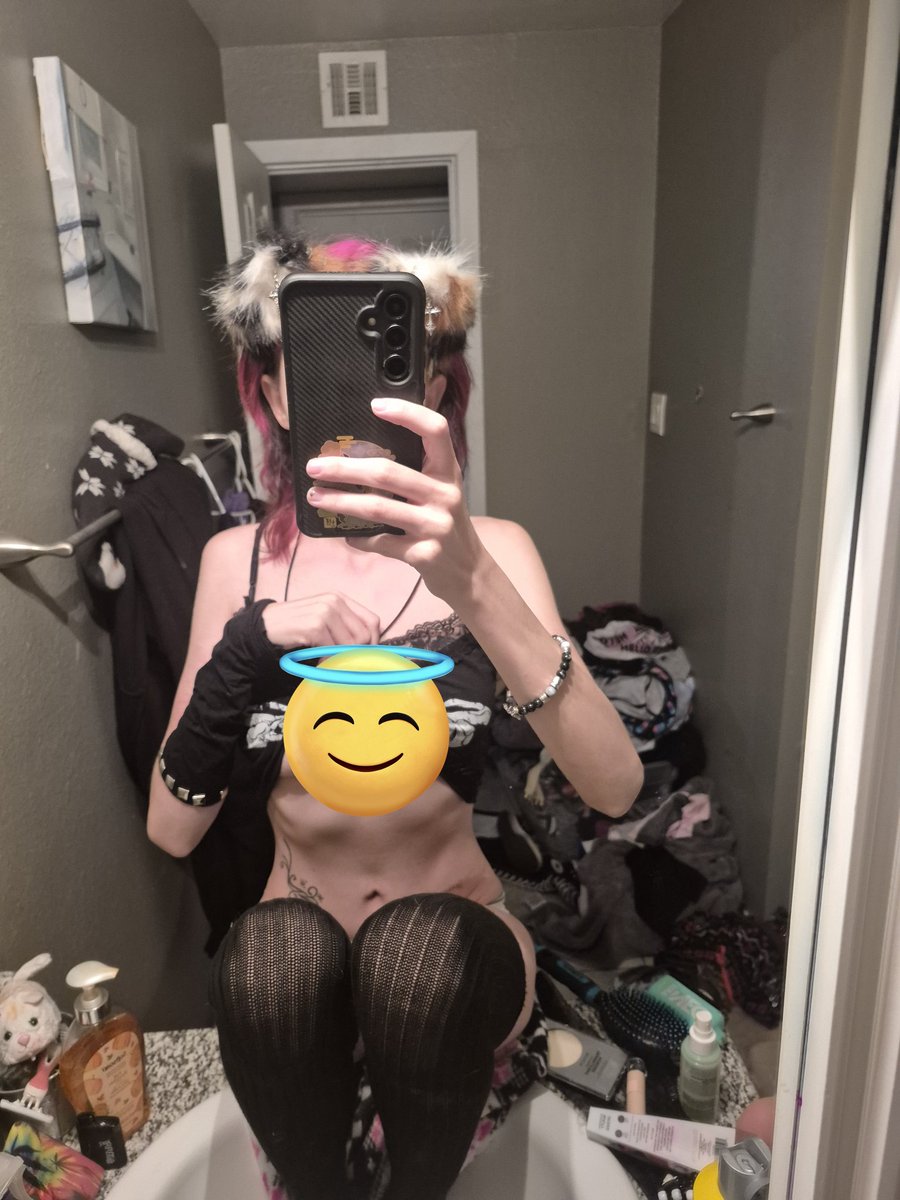 imlostinspacee's tweet photo. Comment, like and rt for the chance at a gift in your DMS!!! #cinabunni #porn #onlyfans #hot #sexy #lesbian https://t.co/LFoQ7XF338