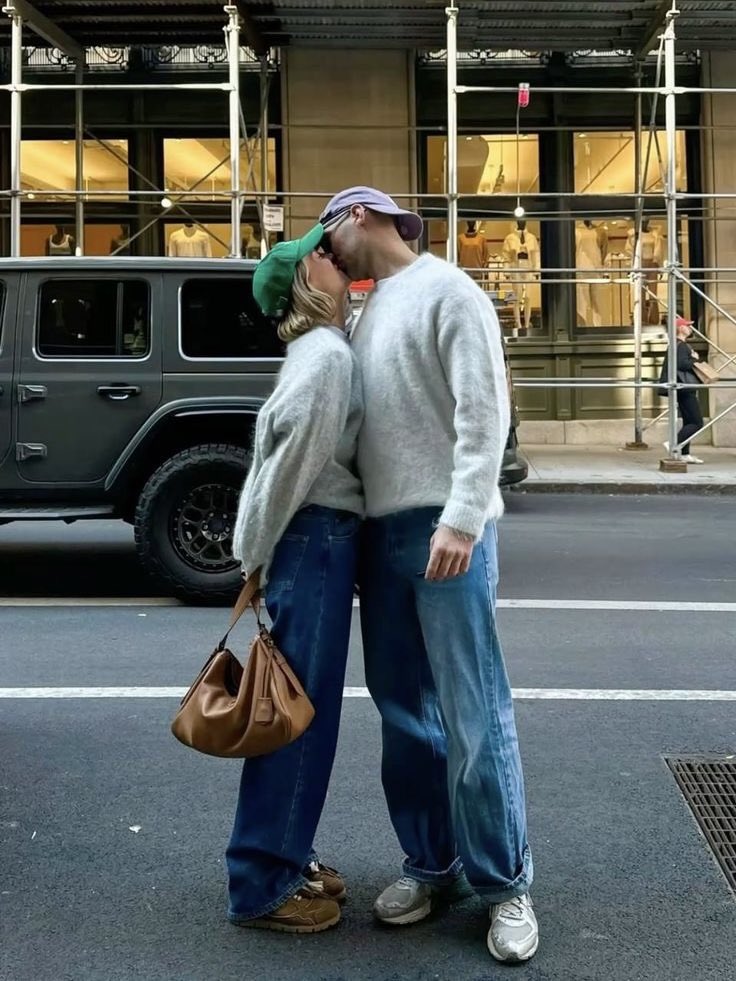 El futuro es completamente incierto, pensar que algún día pueda no tenerte me atormenta. Pero despierto cada día demostrando mi amor para nunca te falte nada de lo que siempre soñaste.
Te amo incondicionalmente princesa🩷
Feliz aniversario.