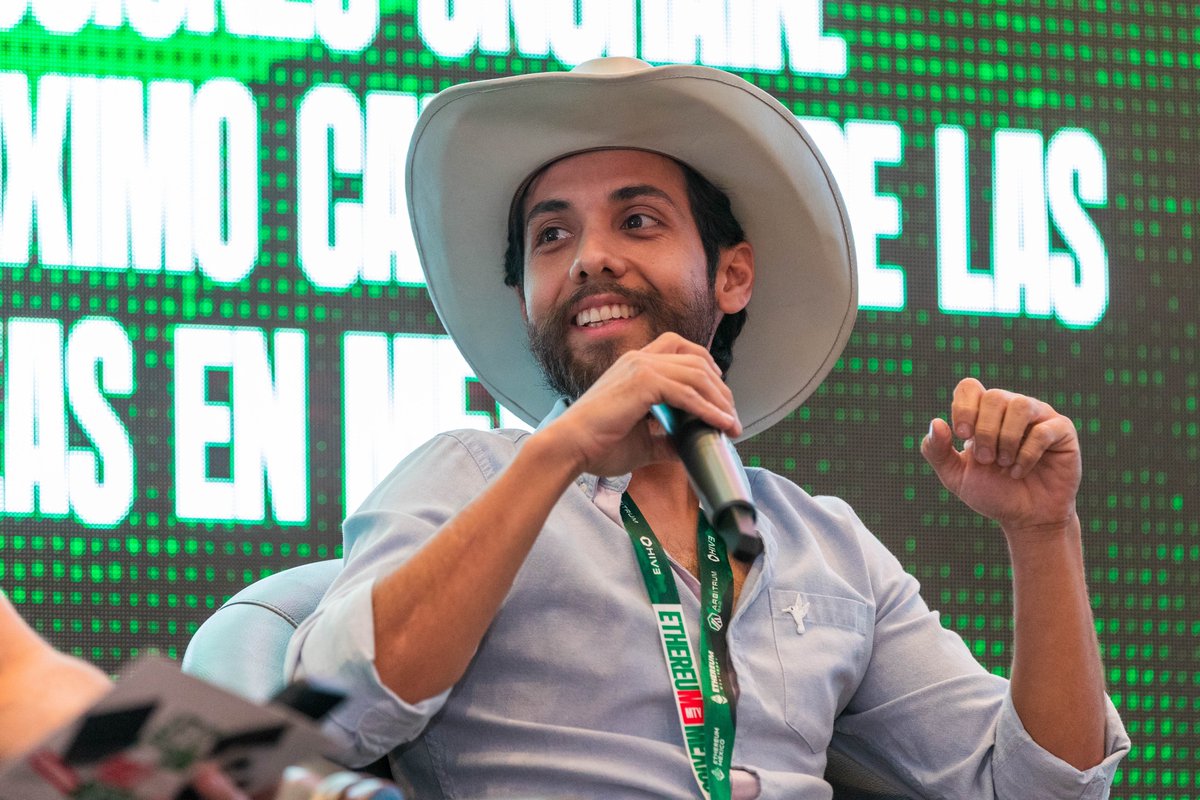 NodoLatino's tweet image. ¿Cómo logramos que las instituciones se vuelvan on-chain? 

Durante el panel de Instituciones On-chain durante #ETHMexico🇲🇽 @HumbertoBesso conversó con Ale RaMo y Javier Murga sobre cómo acercar #blockchain a empresas, asociaciones y gobiernos de forma realista y colaborativa.