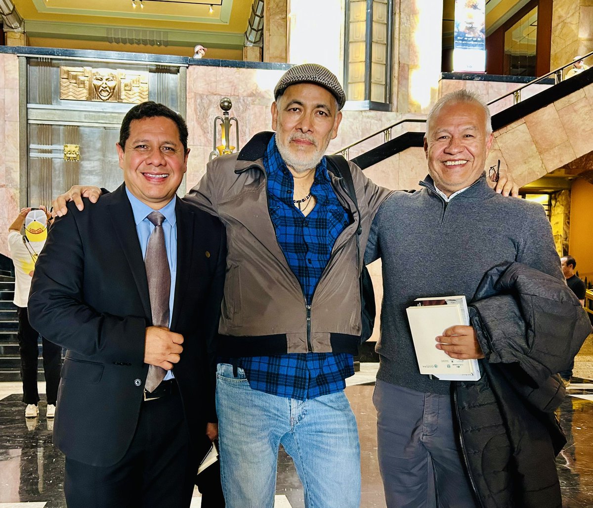 Con los amigos y camaradas <a href="/iran_moreno/">Iran Moreno</a> y <a href="/fredalvarez/">Fred Alvarez Palafox</a>, con quienes acudí hoy a la ceremonia en que <a href="/GiocondaBelliP/">Gioconda Belli</a>, brillante escritora nicaragüense, recibió el “Premio Internacional Carlos Fuentes”

Abajo la dictadura dinástica en Nicaragua !!
Viva la libertad y la democracia!