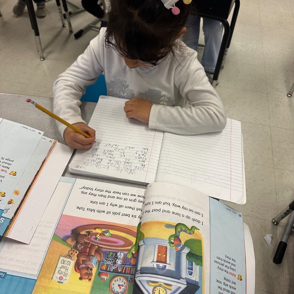 swisd_hcsa's tweet image. Writing time in Ms. Montes 1st grade class! 

#SWISDHEROS #RootedHiddenCove #RootedSWISD
