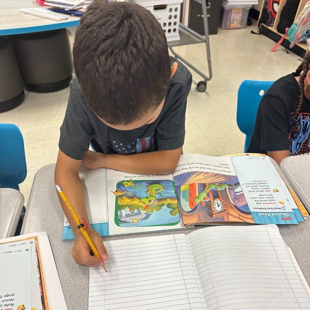 swisd_hcsa's tweet image. Writing time in Ms. Montes 1st grade class! 

#SWISDHEROS #RootedHiddenCove #RootedSWISD