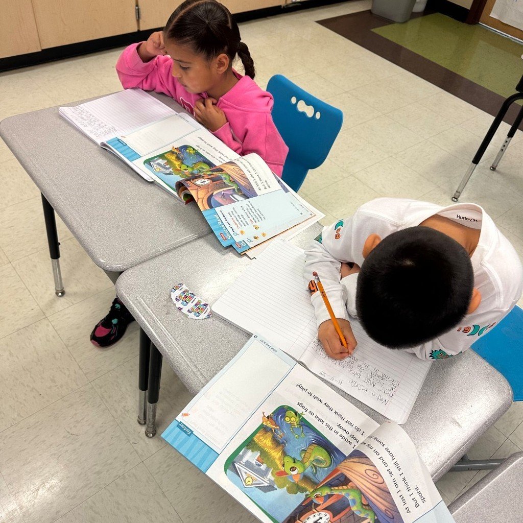 swisd_hcsa's tweet image. Writing time in Ms. Montes 1st grade class! 

#SWISDHEROS #RootedHiddenCove #RootedSWISD