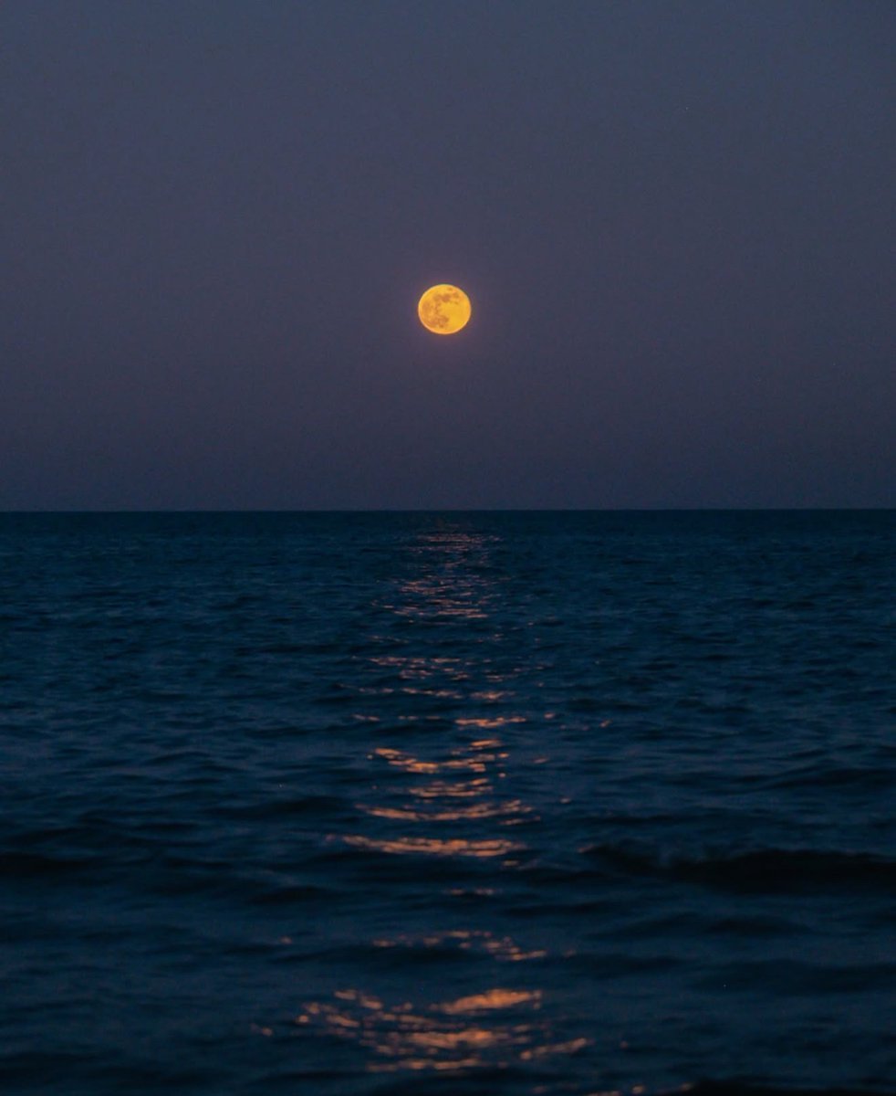 La luna y el mar