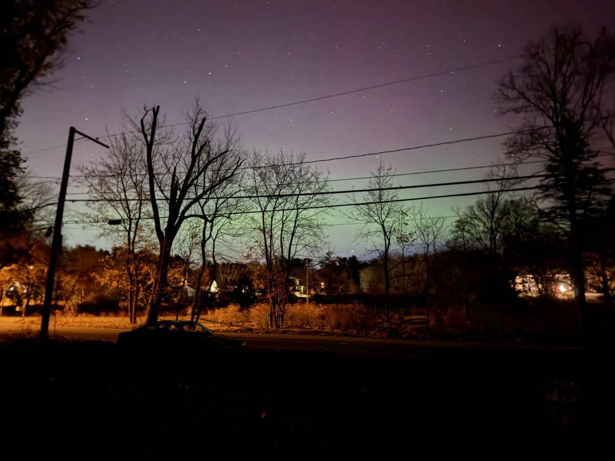 hubtechnical's tweet image. ✨ What a beautiful and wild sky to close out Veterans Day ❤️🤍💙

#HUBTech #NorthernLights #VeteransDay2025