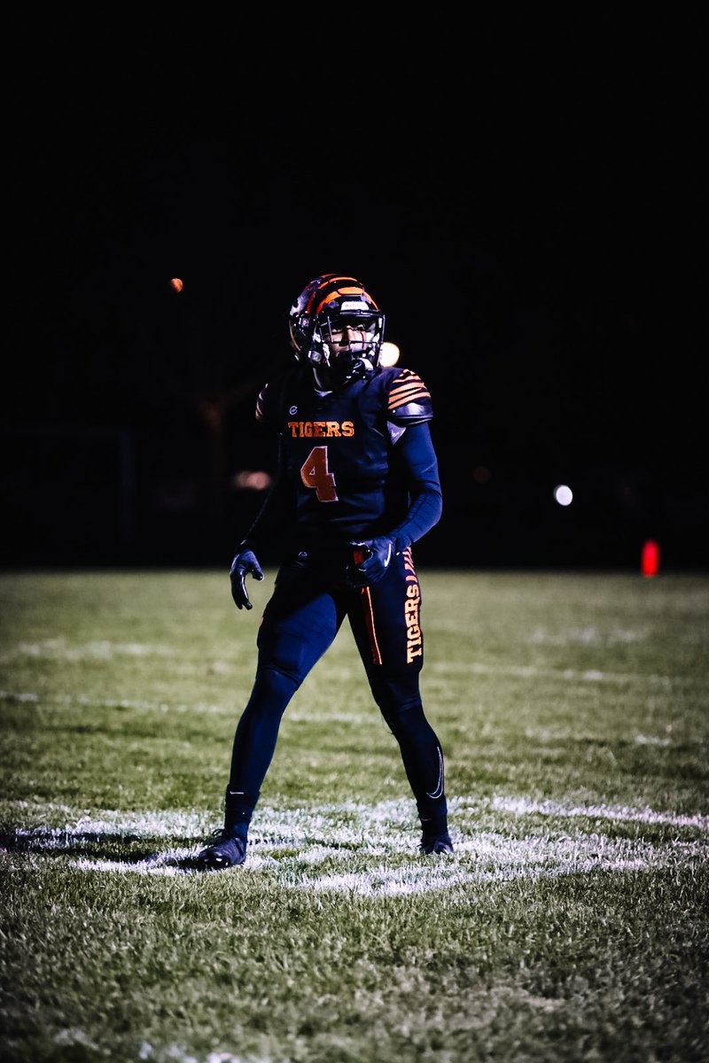 Senior Season
-12 tds 
- 47 tot
- 1168 all purpose 
-8PBU 
- 1 int 
-2 FF

hudl.com/v/2TAdVA